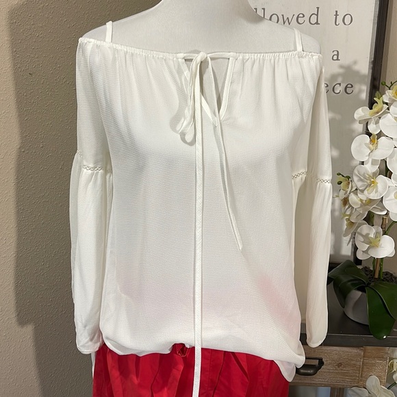 White Off-Shoulder Blouse Sz: S - Picture 1 of 7